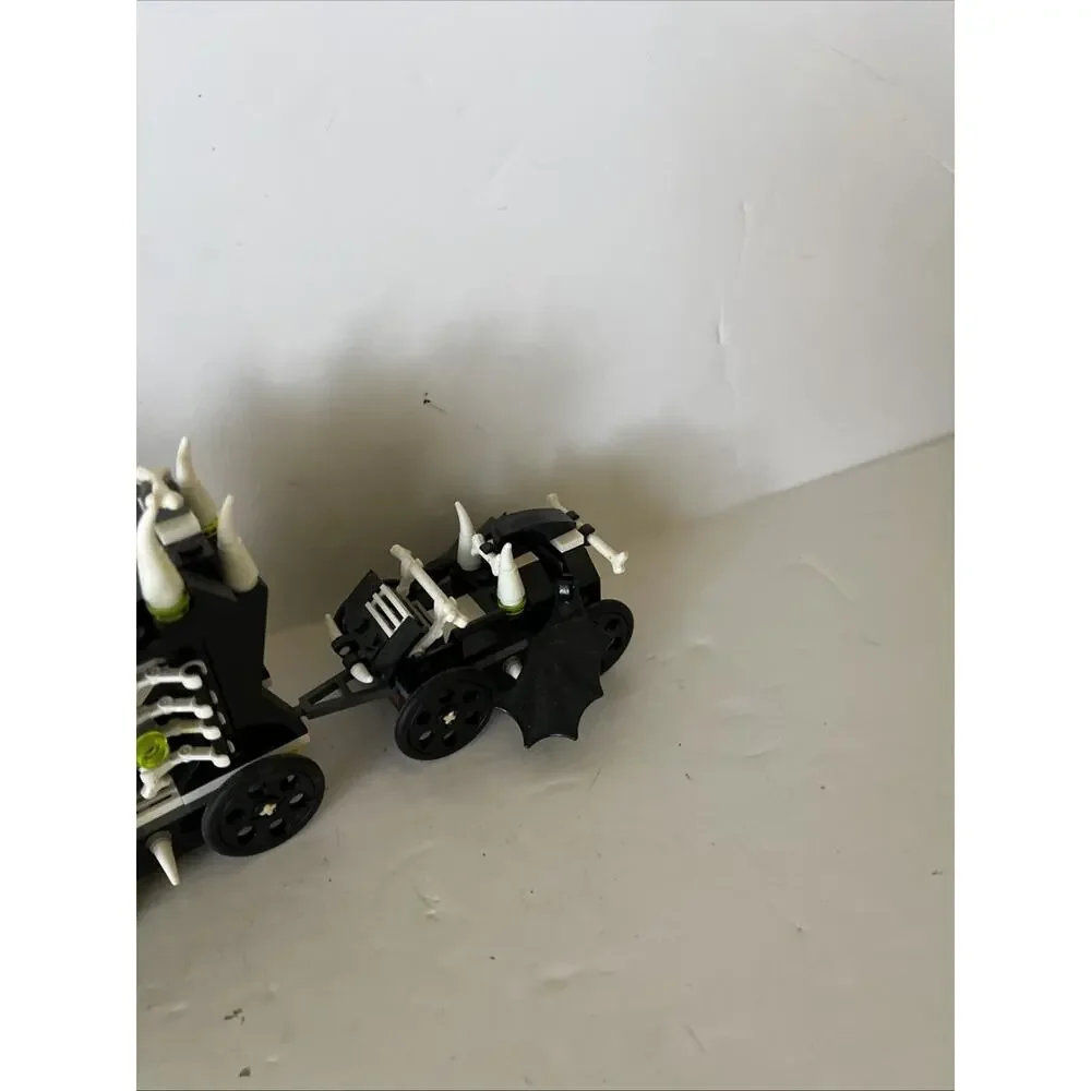 LEGO MONSTER FIGHTERS 9467 GHOST Train. 2 Mini Figs.